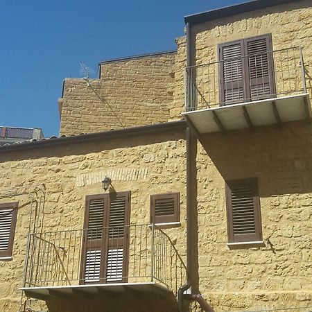 B&B A Due Passi Dal Centro Agrigento Exterior foto