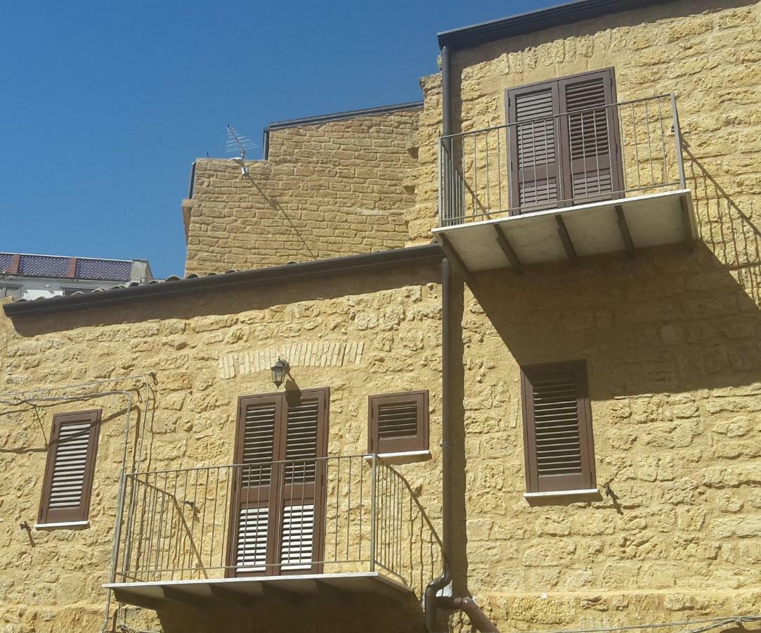 B&B A Due Passi Dal Centro Agrigento Exterior foto